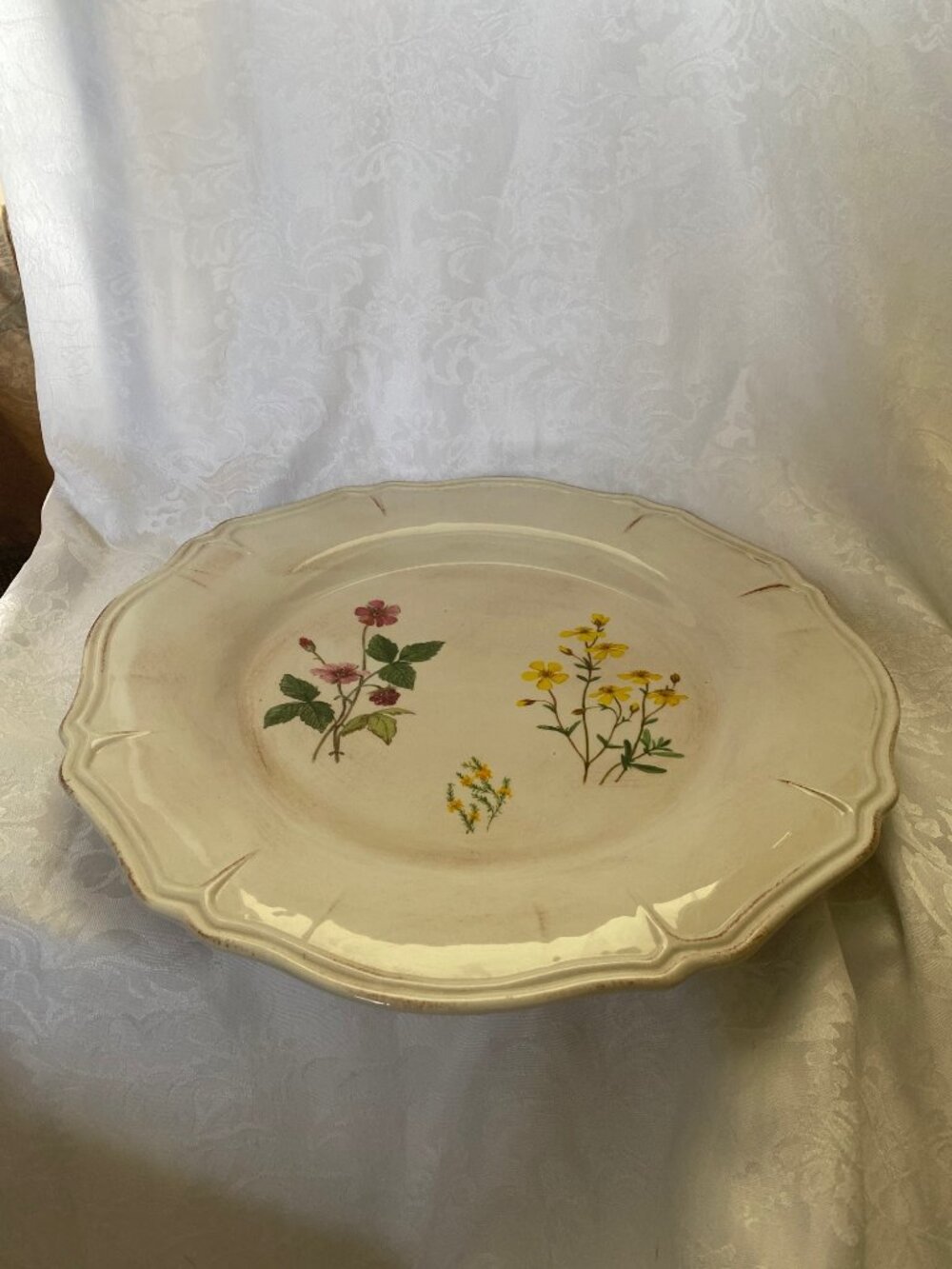 Loucarte Portugal Floral Ceramic Serving Platter 13.5" Scalloped Edges White